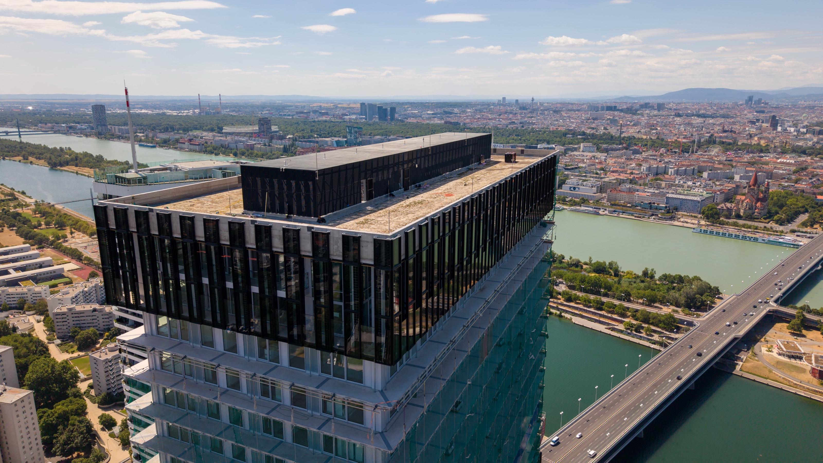 Flachdacharbeiten am DC Tower 2 in der Wiener Donau City, Ansicht 3